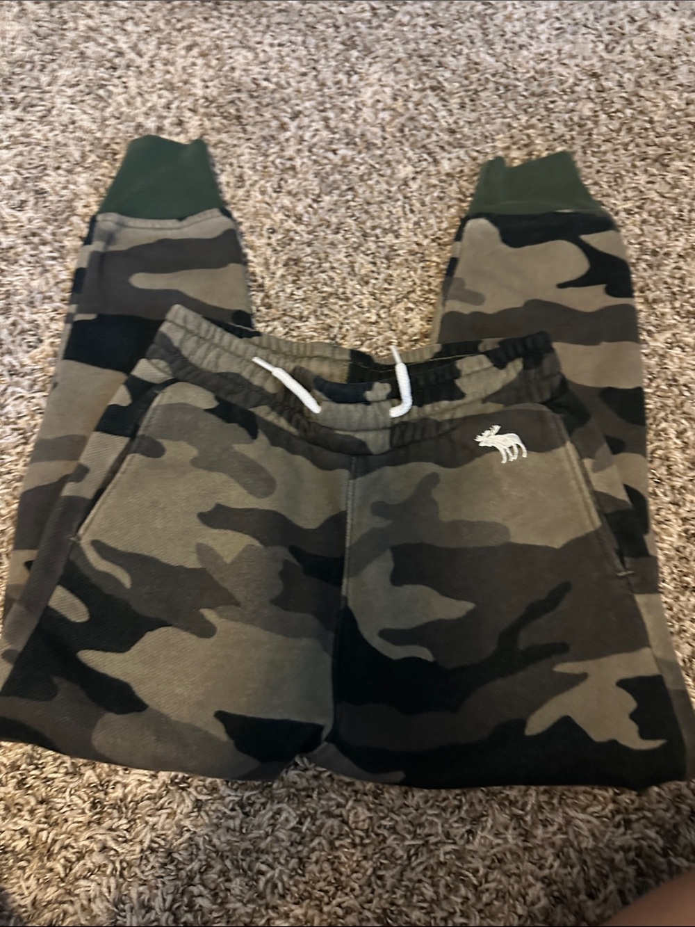 abercrombie kids Olive & Black Camo Jogger Pants size 7/8